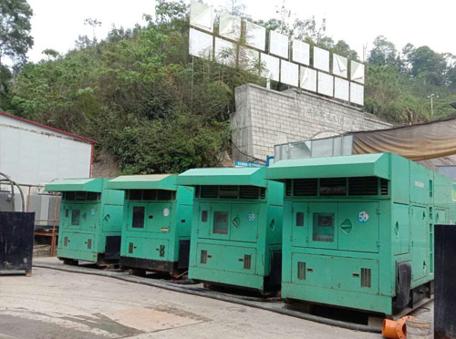 襄阳先进的应急发电机系统中智能监测和控制系统如何确保电压稳定？